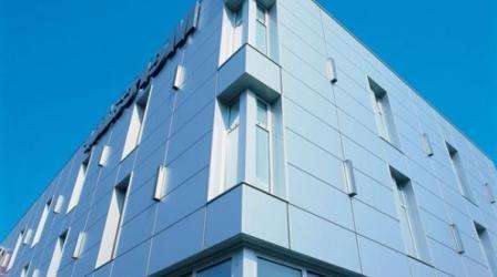 Okrem toho je potrebné pripomenúť, že počas testovania materiálu sa berú do úvahy miestne poveternostné vlastnosti, a preto sa v niektorých prípadoch stanú domáce stavebné materiály najlepšími možnosťami na opláštenie a stavbu.