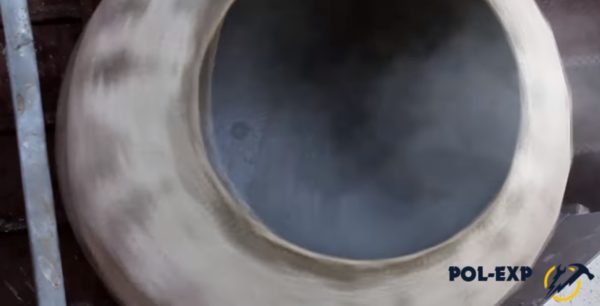 يتم خلط الطين الموسع بخليط الأسمنت