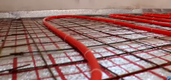 أنابيب المياه المكدسة