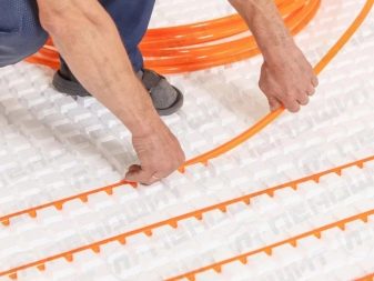 Tee-se-itse-lämmin vesilattia talon kaasukattilasta: kaaviot, laskelmat ja vaiheittainen asennus