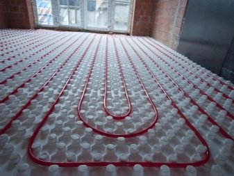 Tee-se-itse-lämmin vesilattia talon kaasukattilasta: kaaviot, laskelmat ja vaiheittainen asennus