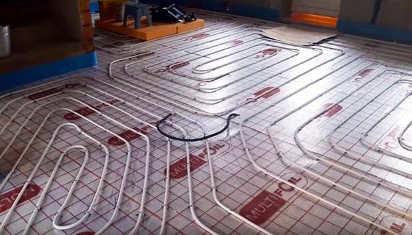 Saranat lämpimän veden lattialle - putkisto