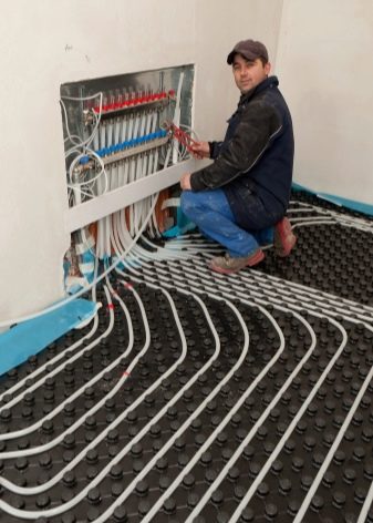 Tee-se-itse-lämmin vesilattia talon kaasukattilasta: kaaviot, laskelmat ja vaiheittainen asennus