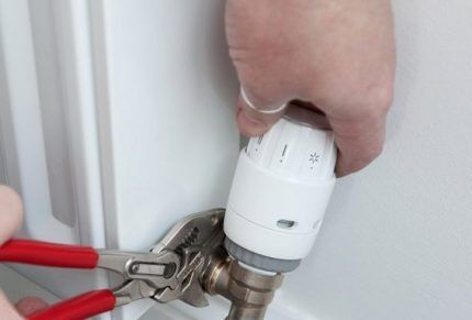 Upevnenie tepelnej hlavy