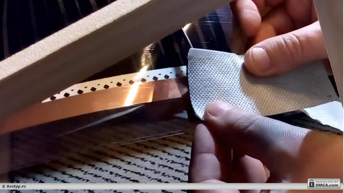 Izolujte elektrické kontakty