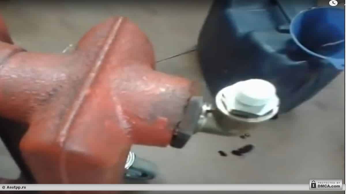 Zatvorte plniace hrdlo oleja