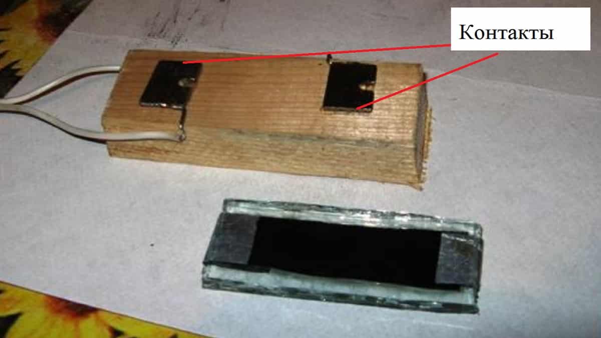 Pripevnite čapy k drevenému bloku