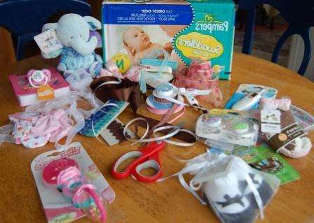 Du kan bruge bleer i forskellige størrelser eller firmaer til hvert lag, så kagen vil minde dig om donoren i lang tid.