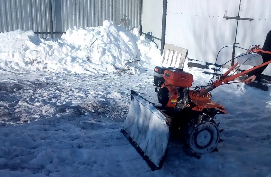 Αφαιρούμε το χιόνι στη χώρα