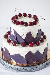 Dekorer kager på forskellige måder: praktiske tips til nybegyndere konditorer