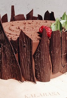 Dekorer kager på forskellige måder: praktiske tips til nybegyndere kokke