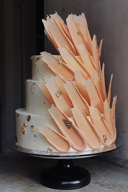 Dekorer kager på forskellige måder: praktiske tips til nybegyndere konditorer