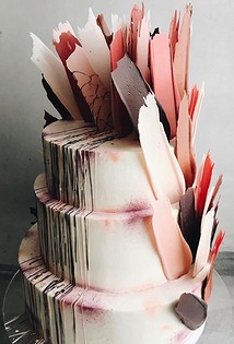 Dekorer kager på forskellige måder: praktiske tips til nybegyndere konditorer