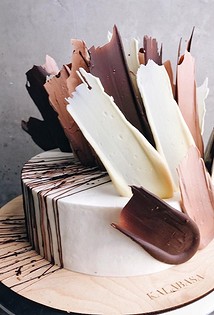 Dekorer kager på forskellige måder: praktiske tips til nybegyndere kokke