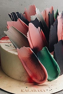 Dekorer kager på forskellige måder: praktiske tips til nybegyndere konditorer