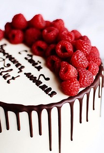 Dekorer kager på forskellige måder: praktiske tips til nybegyndere kokke