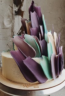 Dekorer kager på forskellige måder: praktiske tips til nybegyndere kokke