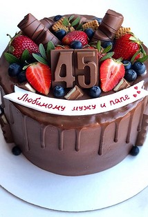 Dekorer kager på forskellige måder: praktiske tips til nybegyndere kokke