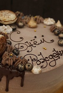 Dekorer kager på forskellige måder: praktiske tips til nybegyndere kokke