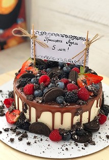 Dekorer kager på forskellige måder: praktiske tips til nybegyndere kokke