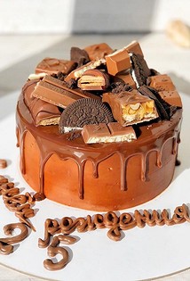 Dekorer kager på forskellige måder: praktiske tips til nybegyndere kokke