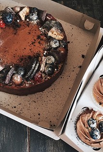 Dekorer kager på forskellige måder: praktiske tips til nybegyndere kokke