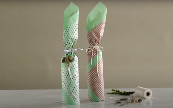 Kuvassa näkyy - Kuinka pakata lahja, kuva. Pullon pakkaus