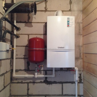 Η συσκευή και η αρχή λειτουργίας ενός λέβητα αερίου διπλού κυκλώματος