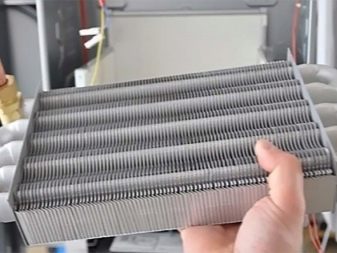 Η συσκευή και η αρχή λειτουργίας ενός λέβητα αερίου διπλού κυκλώματος