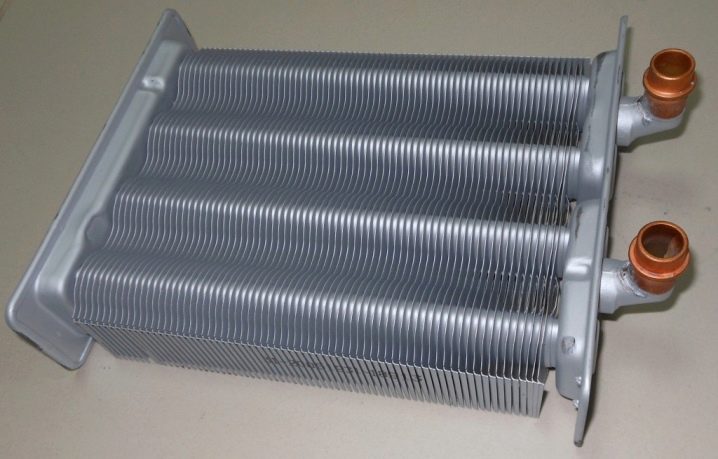 Η συσκευή και η αρχή λειτουργίας ενός λέβητα αερίου διπλού κυκλώματος