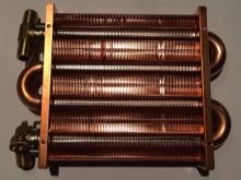 Η συσκευή και η αρχή λειτουργίας ενός λέβητα αερίου διπλού κυκλώματος