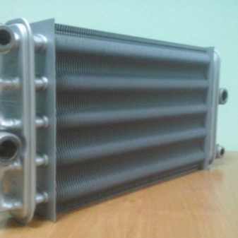 Η συσκευή και η αρχή λειτουργίας ενός λέβητα αερίου διπλού κυκλώματος