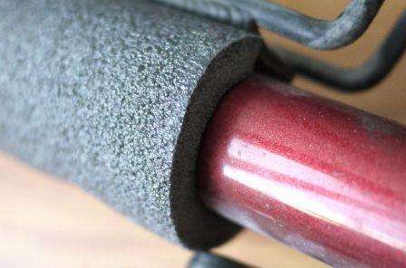 Ikke alle rørmaterialer har den samme varmeledningsevne, så brugen af ​​nogle af dem, såsom stål, forskellige polymerer og glasfiber, kan muligvis ikke modstå tilstrækkeligt lave omgivelsestemperaturer.