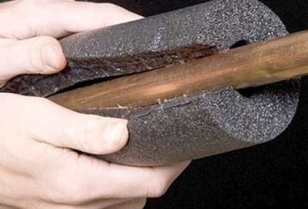 Markedet for varmeisoleringsmaterialer til rør er ret mangfoldigt. Der findes flere typer forskellige isoleringsmaterialer som mineraluld, ekspanderet polystyren og polyurethanskum. Kvalitetsegenskaberne og den billige pris på opskummet polyethylen gør dette materiale til et af de mest populære.