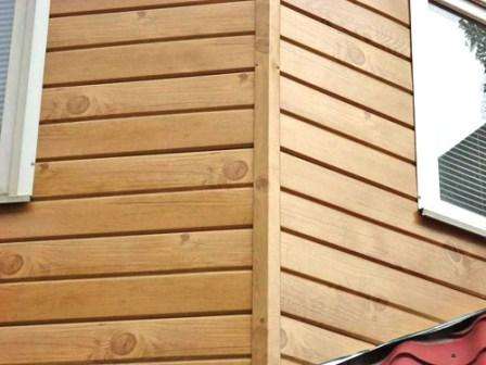 Woodgrain -akryylivuoraus on kestävämpi kuin jotkut vinyylivaihtoehdot. Auringonkestävyys on myös kymmenkertaistunut vinyyliin verrattuna. Akryylipinnoite