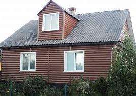 Kerrostalon viimeistely korvaa luonnonmateriaalin ja jäljittelee profiilipuuta. Kaksois- ja kolmoispaneelien avulla voit luoda vaikutelman, että kaksi tai kolme lautaa menevät yhteen, kuten todellinen vuori. Leveys klo