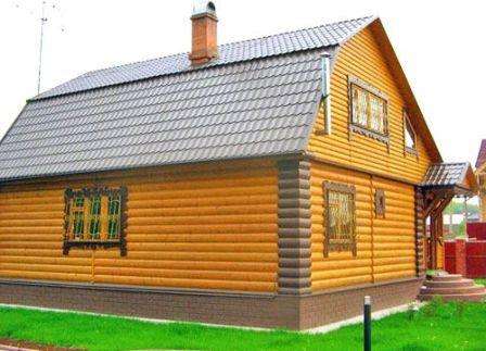 Novinkou na stavebnom trhu sú volumetrické akrylátové panely napodobňujúce zaoblené guľatiny. Špeciálne navrhnuté razenie panelov dosahuje veľkú podobnosť s prírodným drevom.