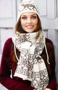 Neuleen neulominen hirvellä kaavion mukaisesti valokuvan ja videon säestyksellä